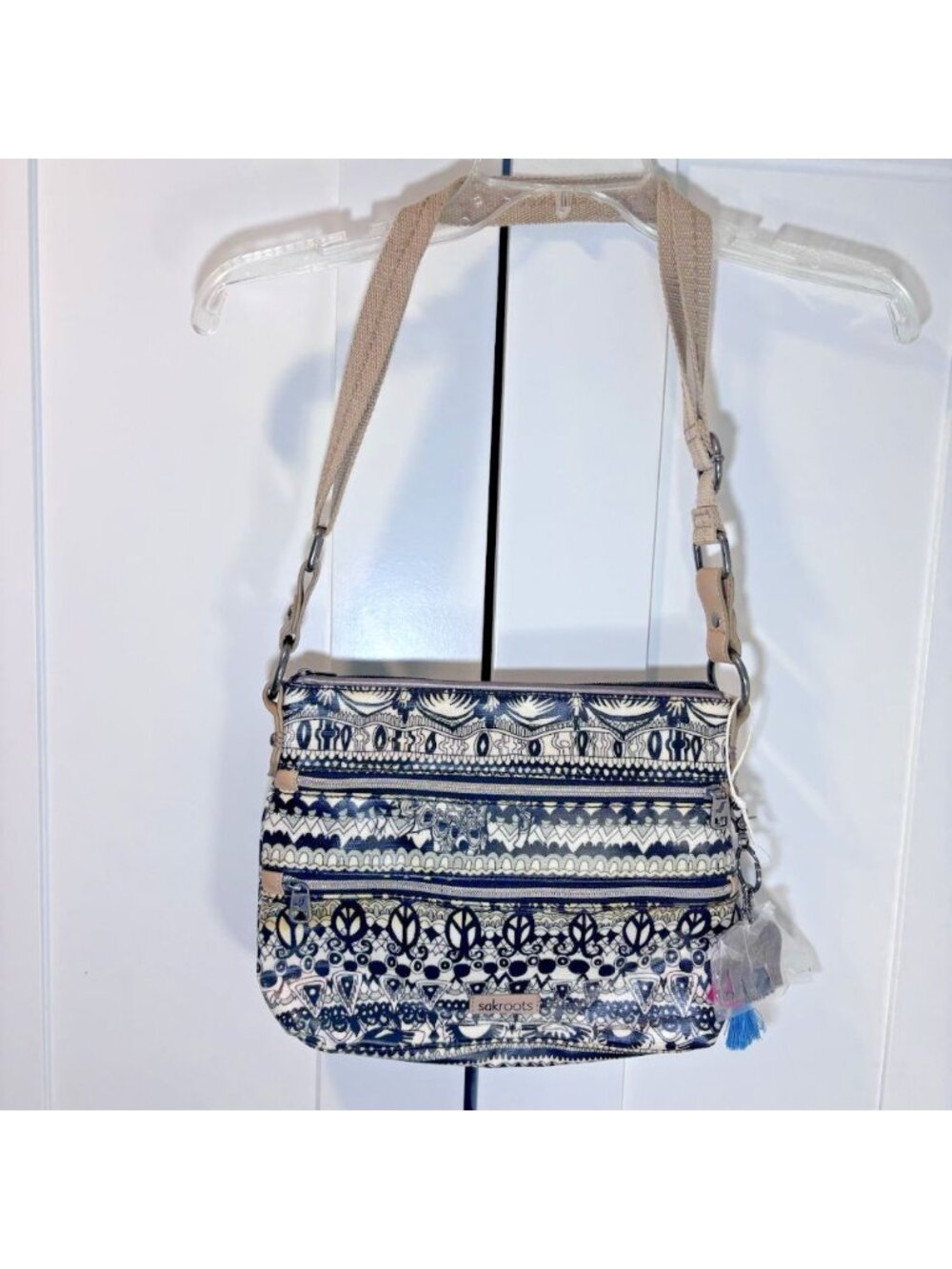 New Sakroots Crossbody Bag Artist Circle Peace Print Zip Black White Tan NWOT